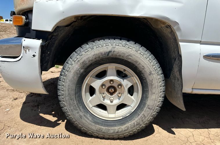 image for item NY9042 2004 GMC Sierra 1500  Ext. Cab pickup truck