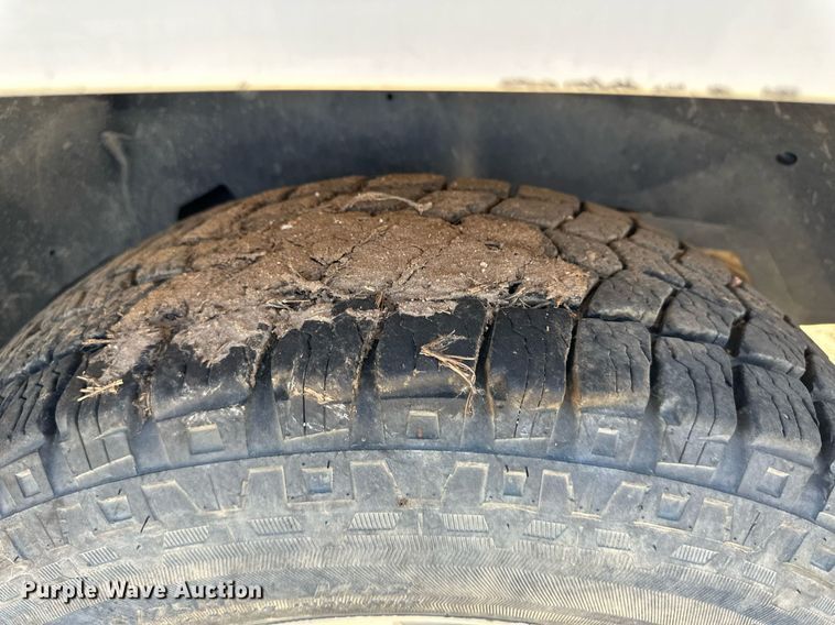 image for item NY9042 2004 GMC Sierra 1500  Ext. Cab pickup truck