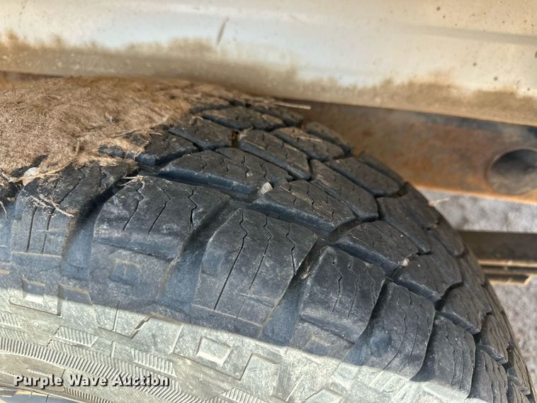 image for item NY9042 2004 GMC Sierra 1500  Ext. Cab pickup truck