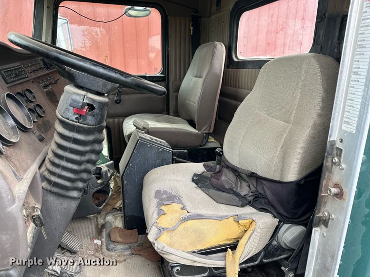 image for item NY9049 2003 Kenworth T800  ready mix truck