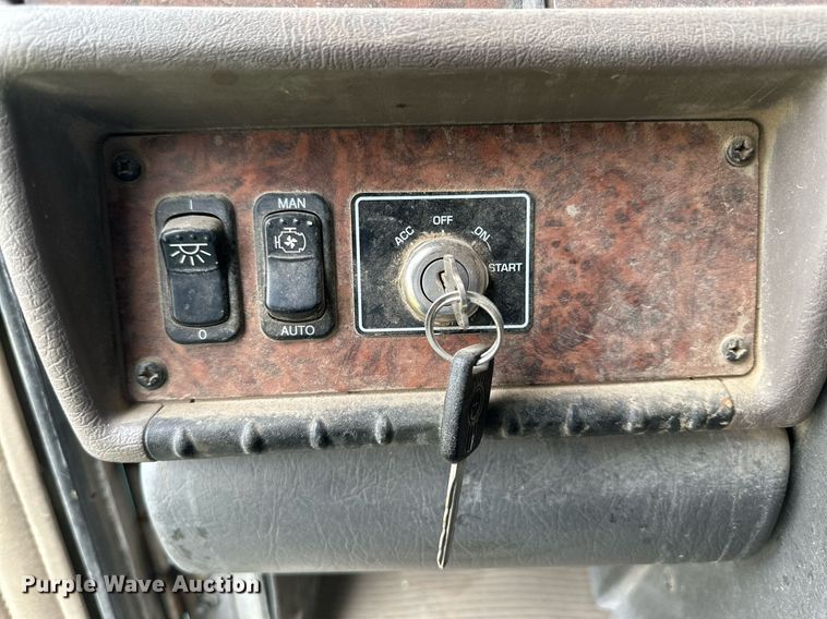 image for item NY9049 2003 Kenworth T800  ready mix truck