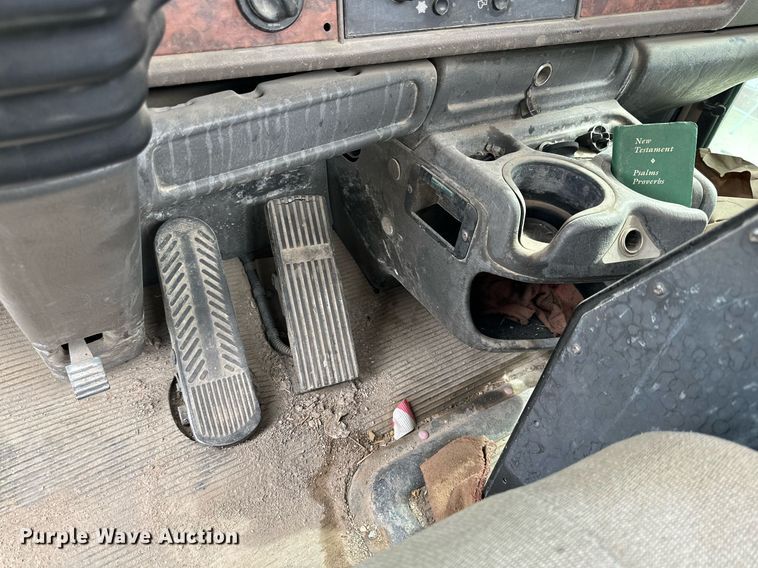 image for item NY9049 2003 Kenworth T800  ready mix truck