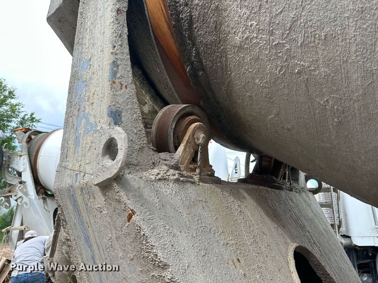 image for item NY9049 2003 Kenworth T800  ready mix truck