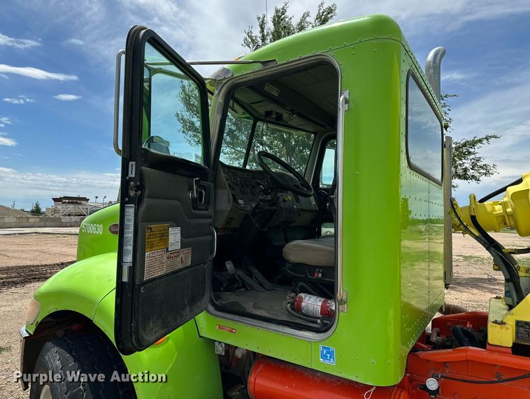 image for item NY9050 2006 Peterbilt 335  ready mix truck