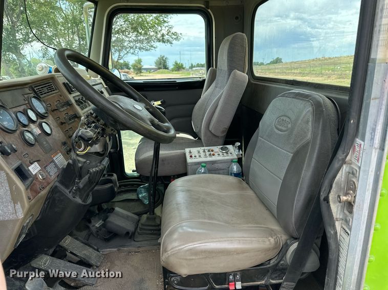 image for item NY9050 2006 Peterbilt 335  ready mix truck