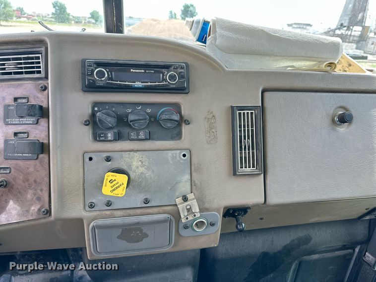 image for item NY9050 2006 Peterbilt 335  ready mix truck