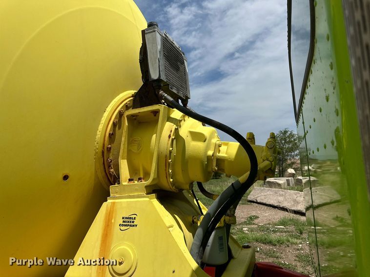 image for item NY9050 2006 Peterbilt 335  ready mix truck