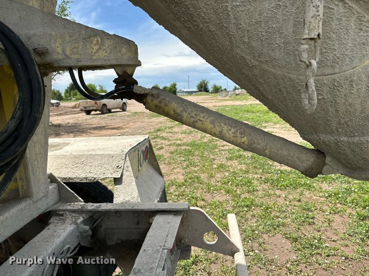 image for item NY9050 2006 Peterbilt 335  ready mix truck