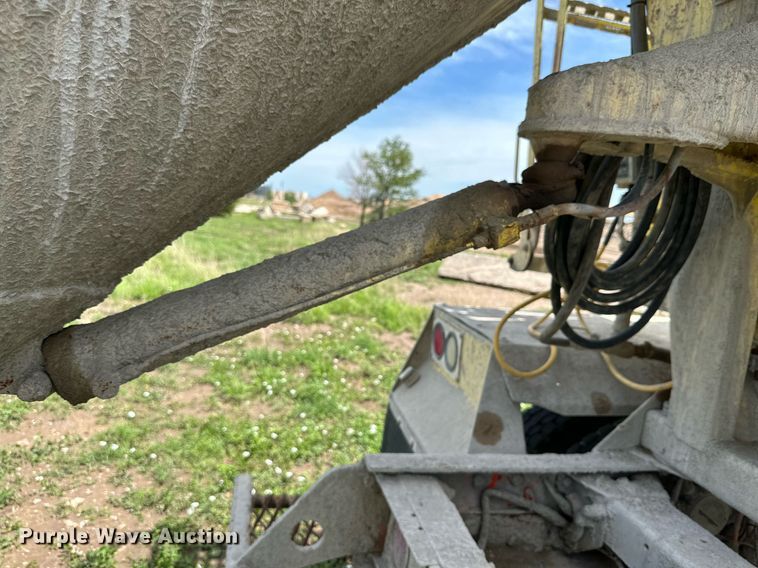 image for item NY9050 2006 Peterbilt 335  ready mix truck