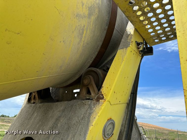 image for item NY9050 2006 Peterbilt 335  ready mix truck