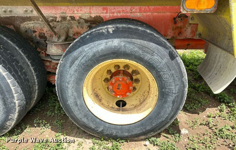 image for item NY9050 2006 Peterbilt 335  ready mix truck