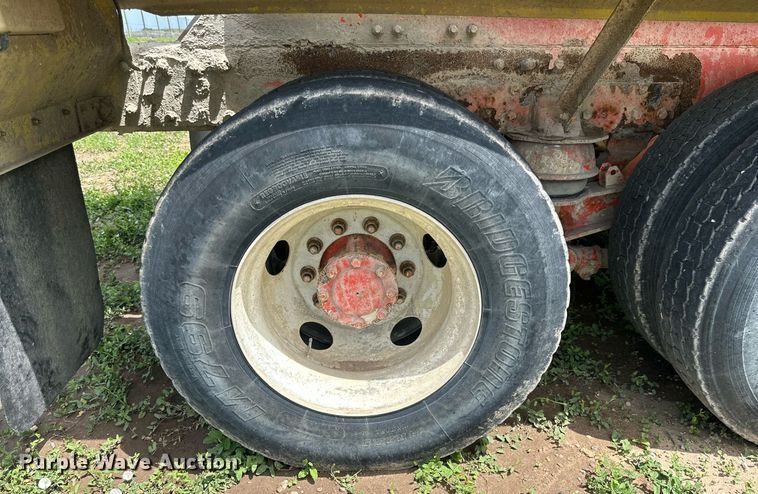 image for item NY9050 2006 Peterbilt 335  ready mix truck