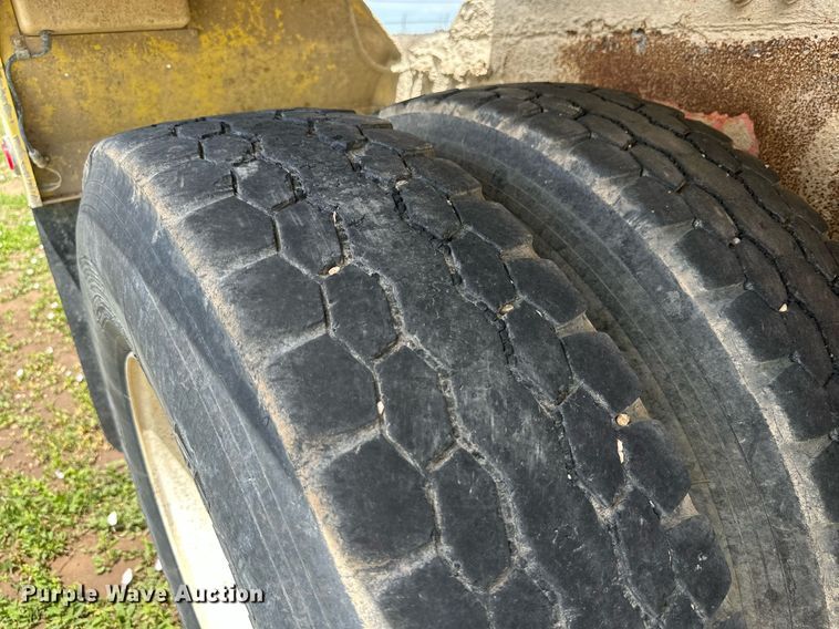 image for item NY9050 2006 Peterbilt 335  ready mix truck