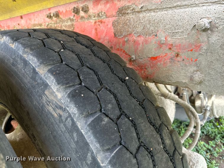 image for item NY9050 2006 Peterbilt 335  ready mix truck