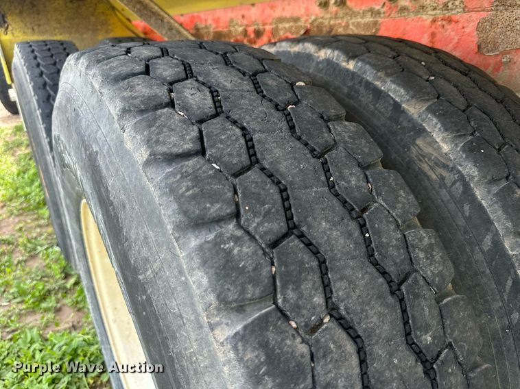 image for item NY9050 2006 Peterbilt 335  ready mix truck