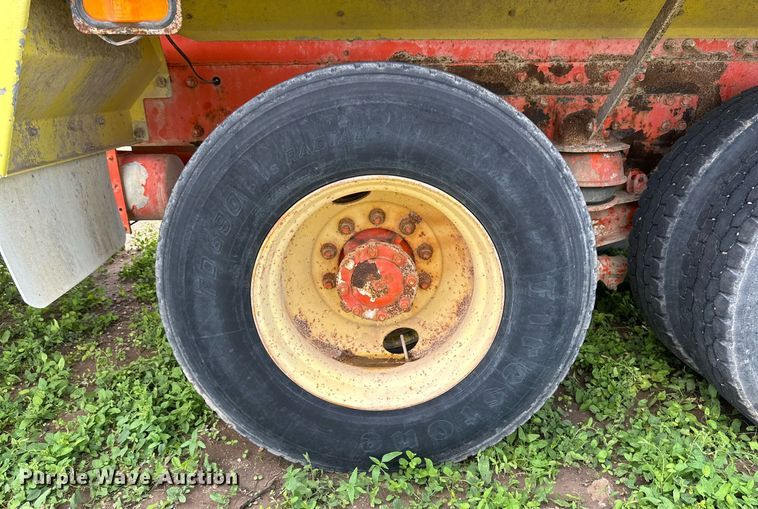 image for item NY9050 2006 Peterbilt 335  ready mix truck