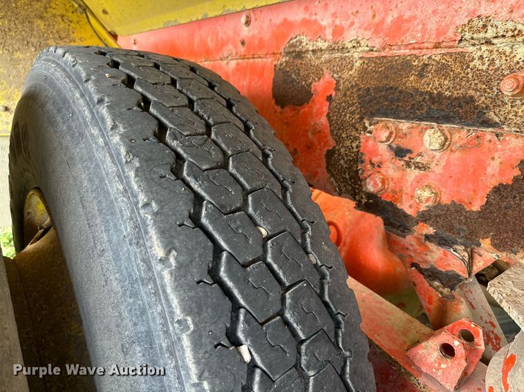 image for item NY9050 2006 Peterbilt 335  ready mix truck