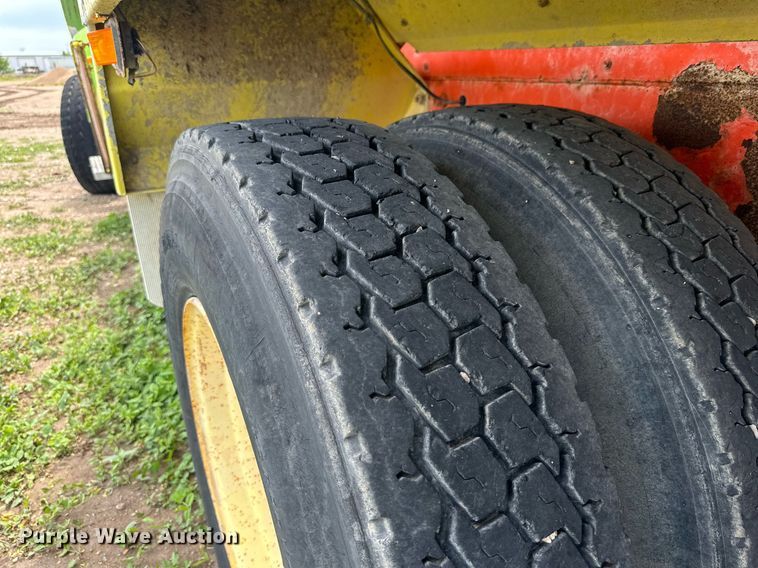 image for item NY9050 2006 Peterbilt 335  ready mix truck