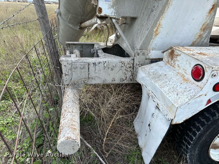 image for item NY9051 2001 International 5500i  ready mix truck