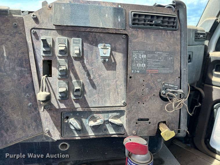 image for item NY9051 2001 International 5500i  ready mix truck