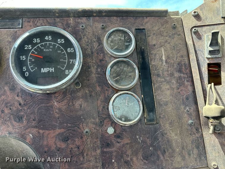 image for item NY9051 2001 International 5500i  ready mix truck