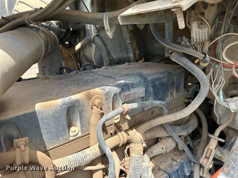 image for item NY9051 2001 International 5500i  ready mix truck