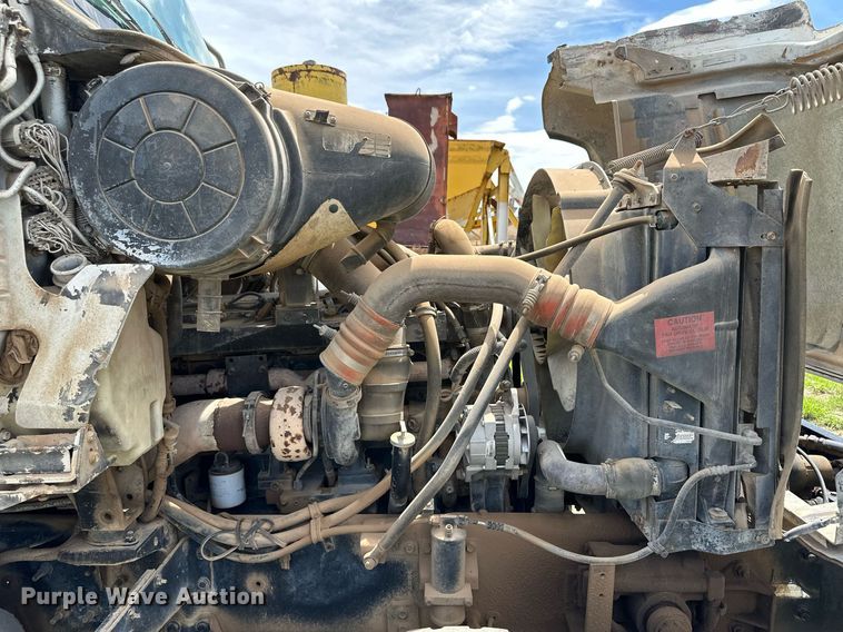 image for item NY9051 2001 International 5500i  ready mix truck