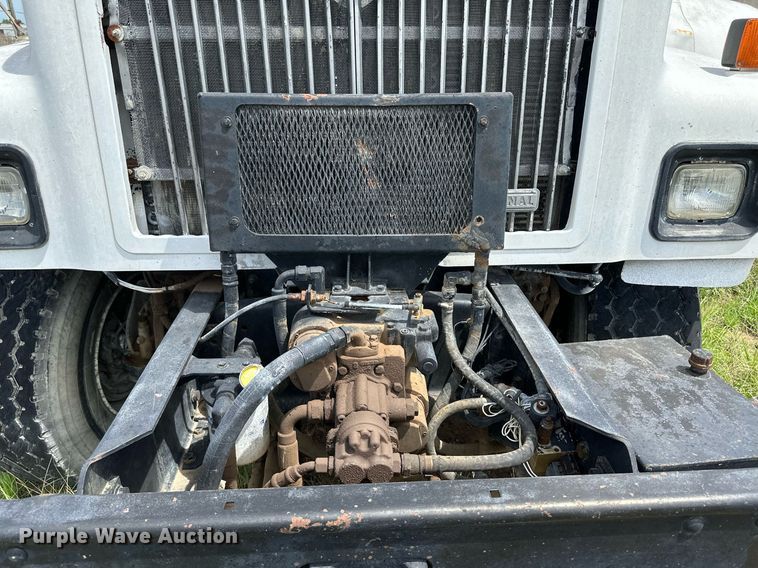 image for item NY9051 2001 International 5500i  ready mix truck