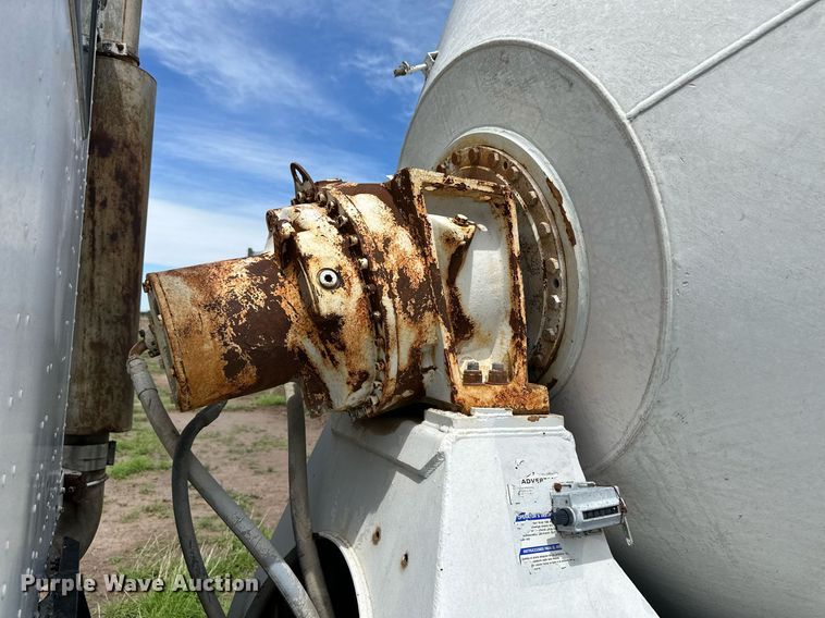 image for item NY9051 2001 International 5500i  ready mix truck