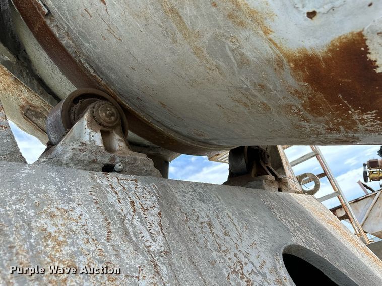 image for item NY9051 2001 International 5500i  ready mix truck