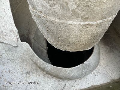 image for item NY9051 2001 International 5500i  ready mix truck