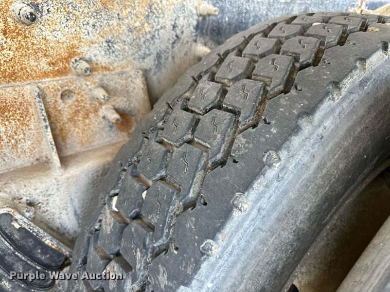 image for item NY9051 2001 International 5500i  ready mix truck