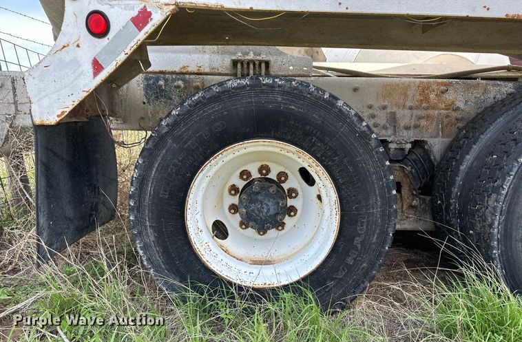 image for item NY9051 2001 International 5500i  ready mix truck