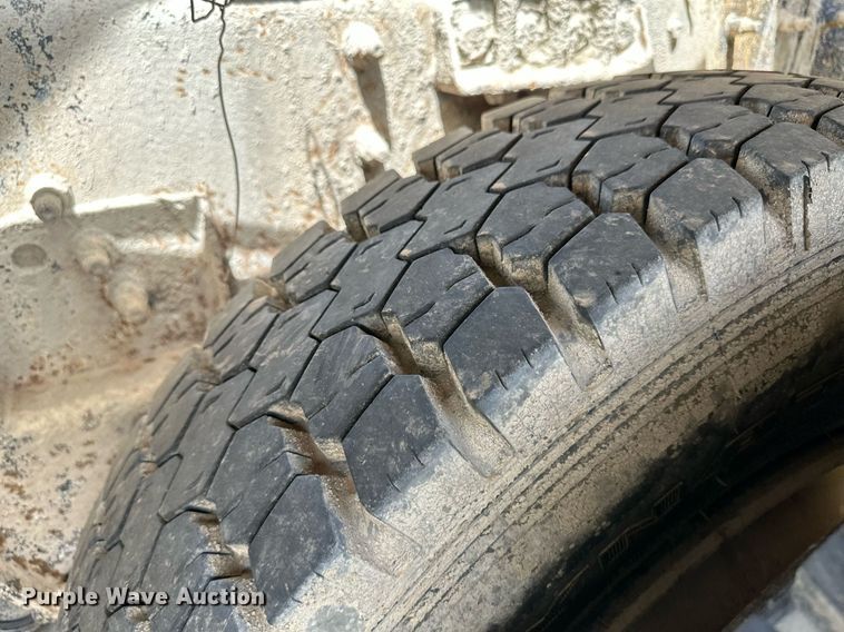 image for item NY9051 2001 International 5500i  ready mix truck