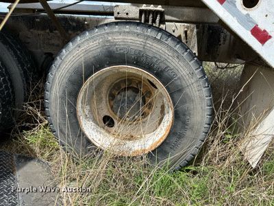 image for item NY9051 2001 International 5500i  ready mix truck