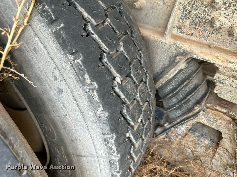 image for item NY9051 2001 International 5500i  ready mix truck