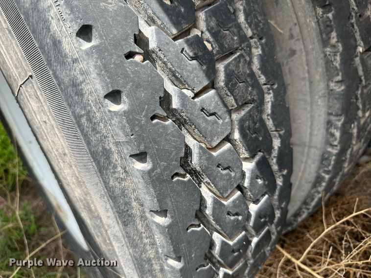 image for item NY9051 2001 International 5500i  ready mix truck