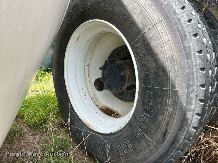 image for item NY9051 2001 International 5500i  ready mix truck