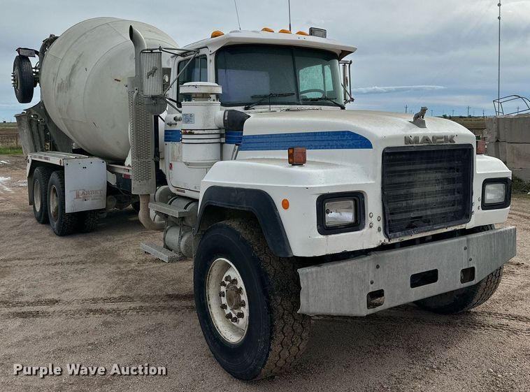 image for item NY9052 1998 Mack RD690S  ready mix truck