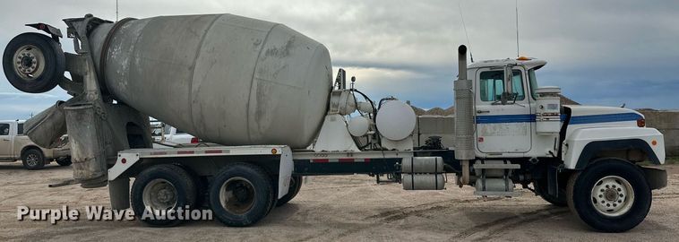image for item NY9052 1998 Mack RD690S  ready mix truck