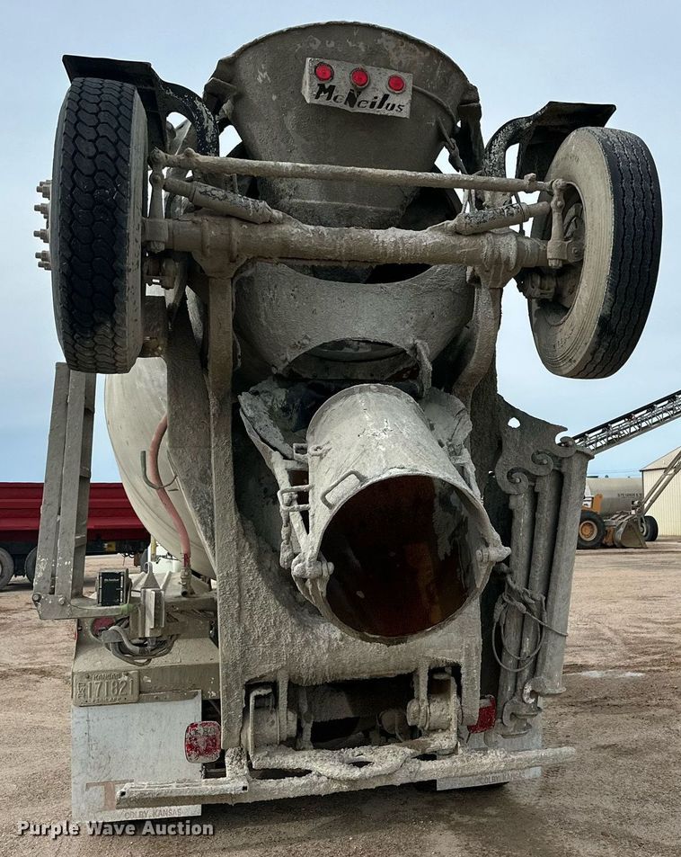 image for item NY9052 1998 Mack RD690S  ready mix truck