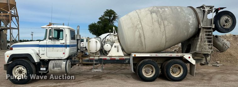image for item NY9052 1998 Mack RD690S  ready mix truck