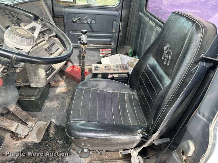 image for item NY9052 1998 Mack RD690S  ready mix truck