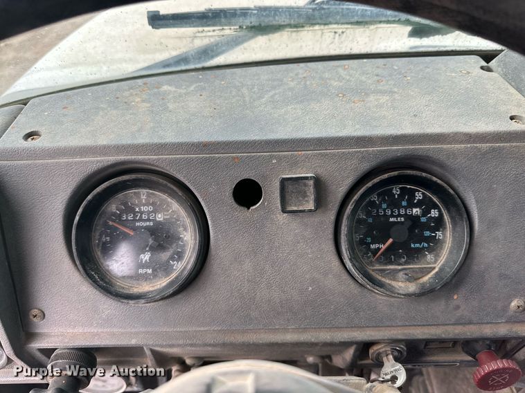 image for item NY9052 1998 Mack RD690S  ready mix truck