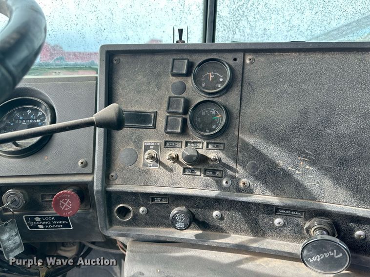 image for item NY9052 1998 Mack RD690S  ready mix truck