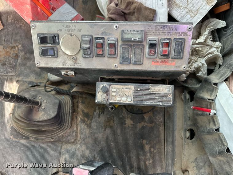 image for item NY9052 1998 Mack RD690S  ready mix truck