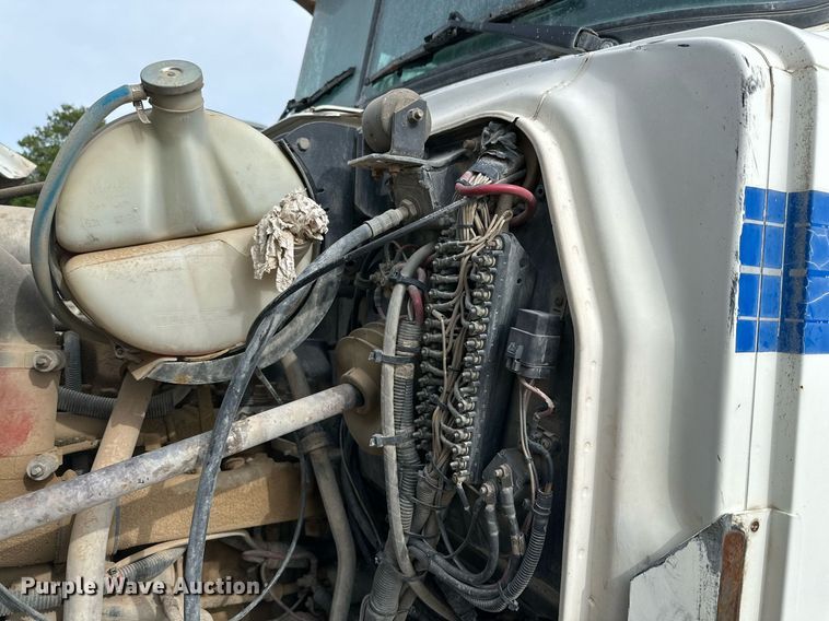 image for item NY9052 1998 Mack RD690S  ready mix truck