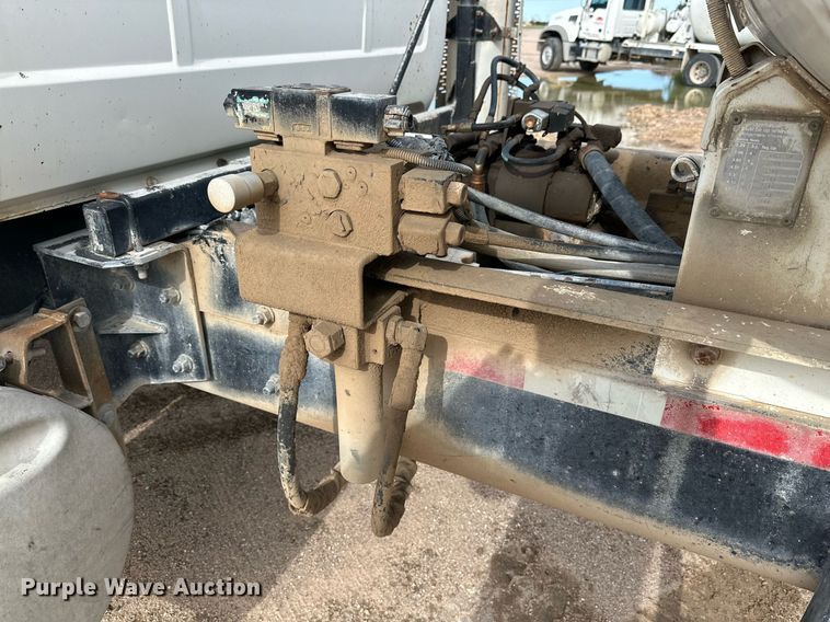 image for item NY9052 1998 Mack RD690S  ready mix truck