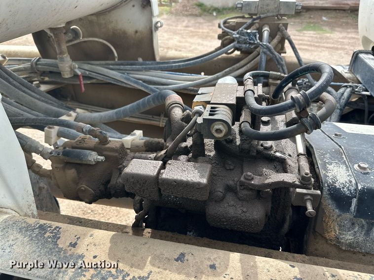 image for item NY9052 1998 Mack RD690S  ready mix truck