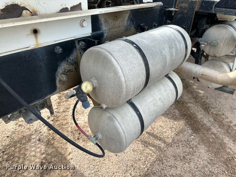 image for item NY9052 1998 Mack RD690S  ready mix truck